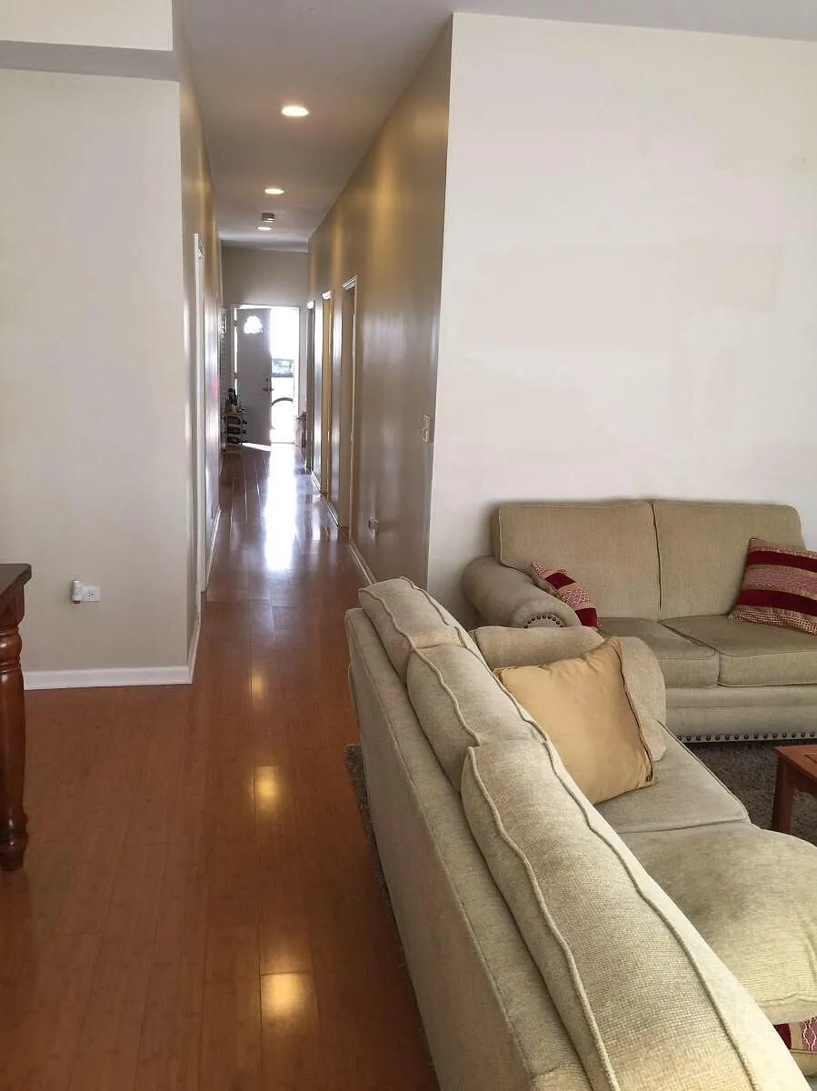 Building Photo - 1114 W Roscoe St #1