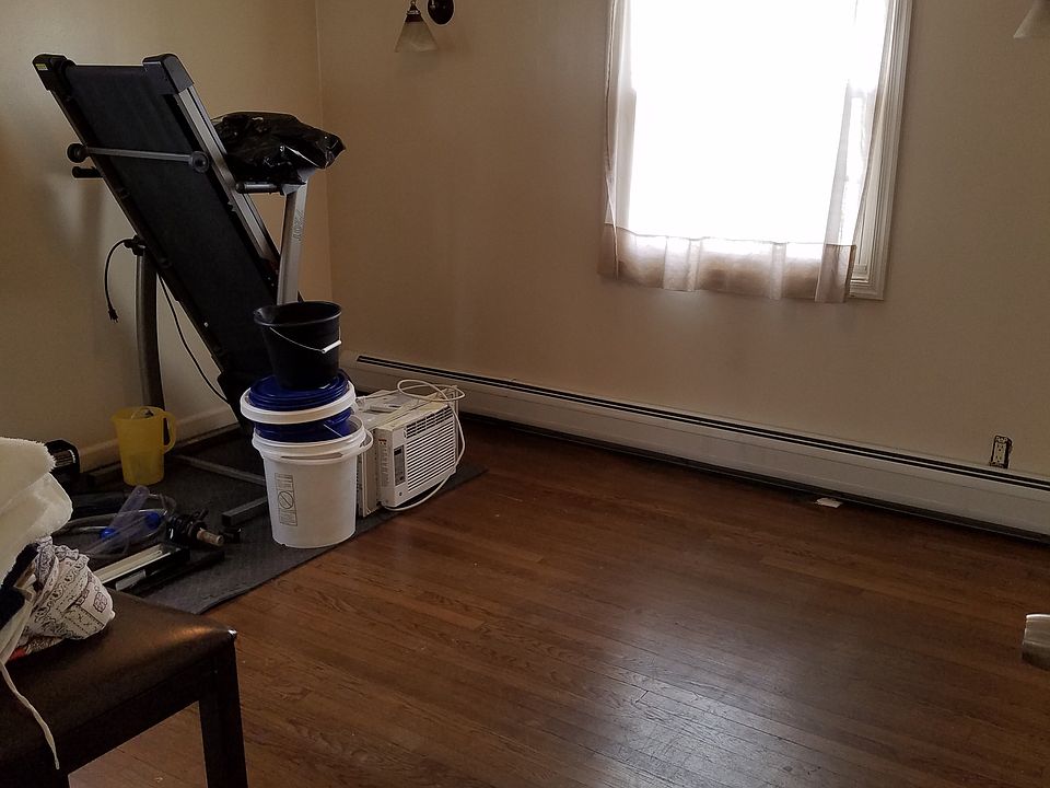 2nd image of 8 Wisse Ct #1