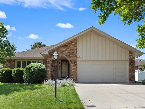 5327 Forest Trl, Oak Forest, IL 60452