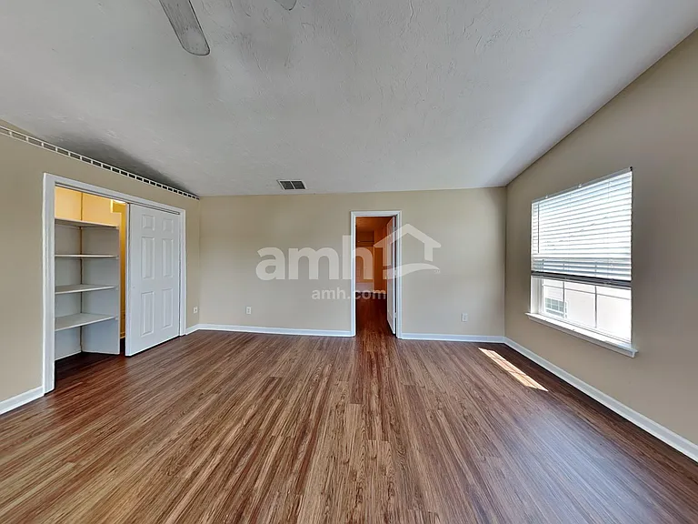 717 Breakers Ln — Photo 9