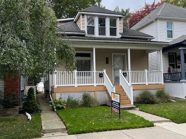 1083 Lakepointe St, Grosse Pointe Park, MI 48230