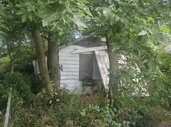 2910 E Ave, New Castle, IN 47362