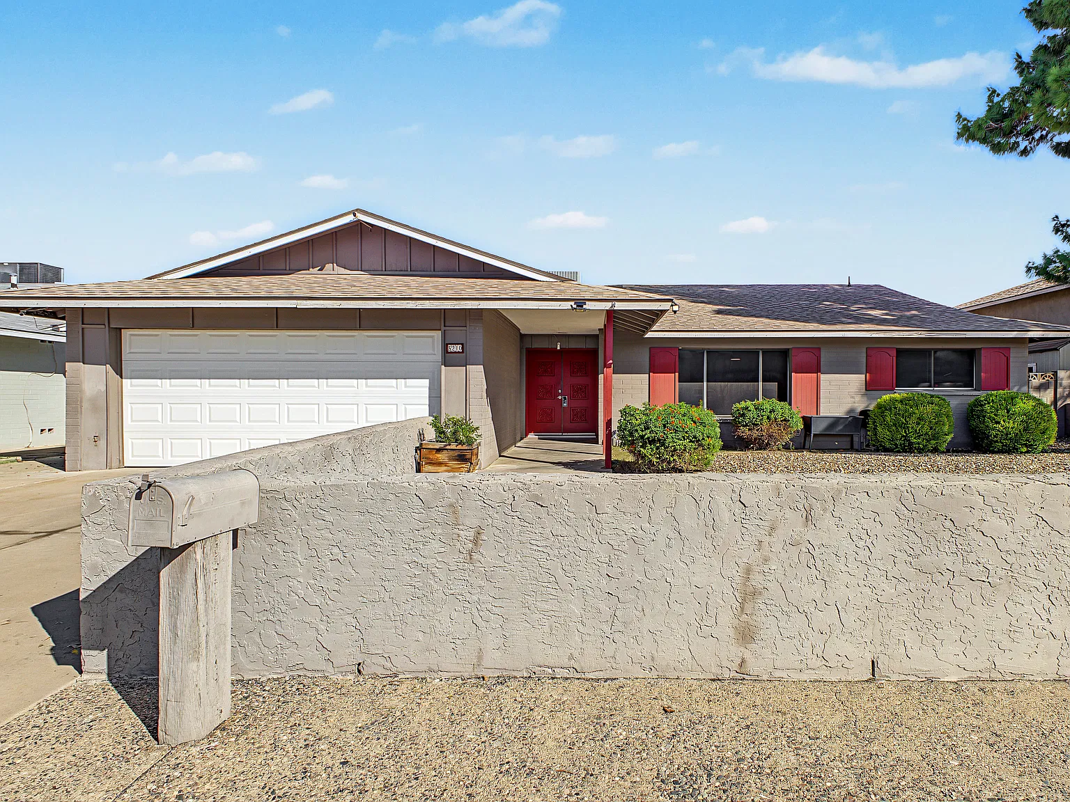 5210 W Redfield Rd — Photo 2