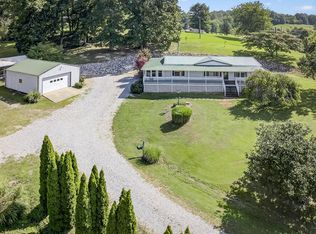 27 Hidden Valley Ln, Utica, KY 42376