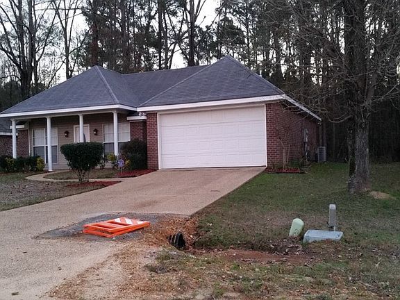 2nd image of 324 Willow Bay Dr