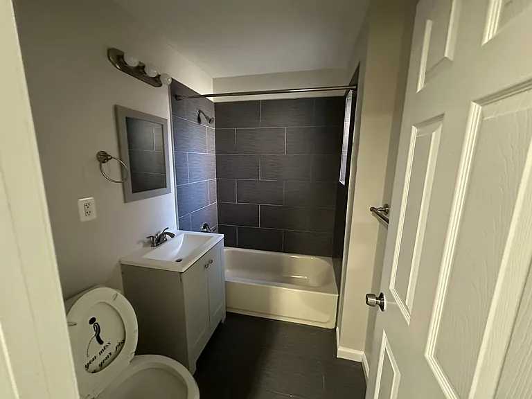 1814 Q St SE #203 — Photo 5
