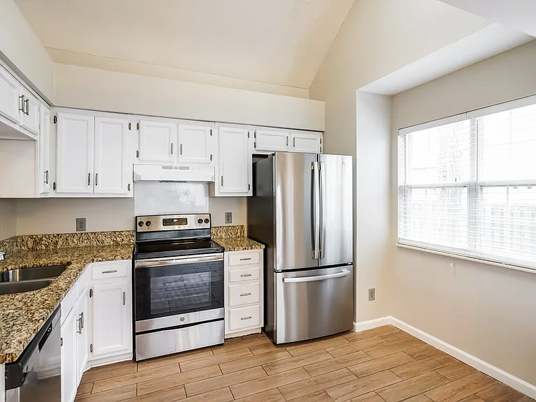 301 Hunters Chase Dr — Photo 8