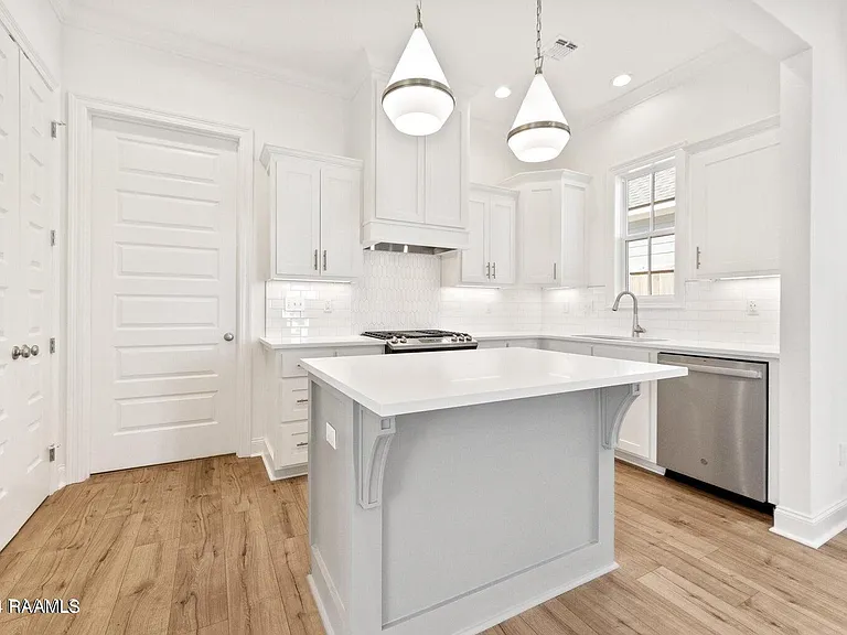 128 Oak Village Dr — Photo 8