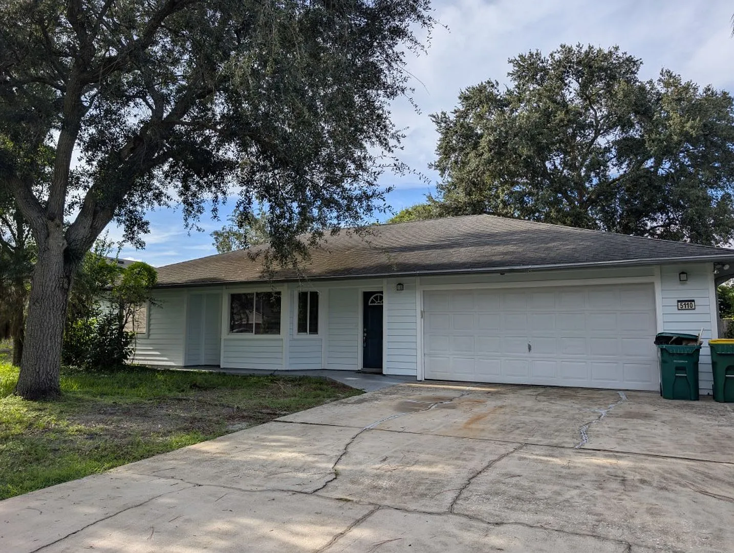 Nicely Refreshed Large House Rental — Photo 1