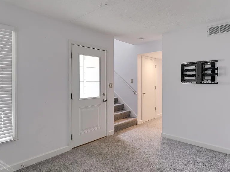 1821 Whittier St — Photo 2