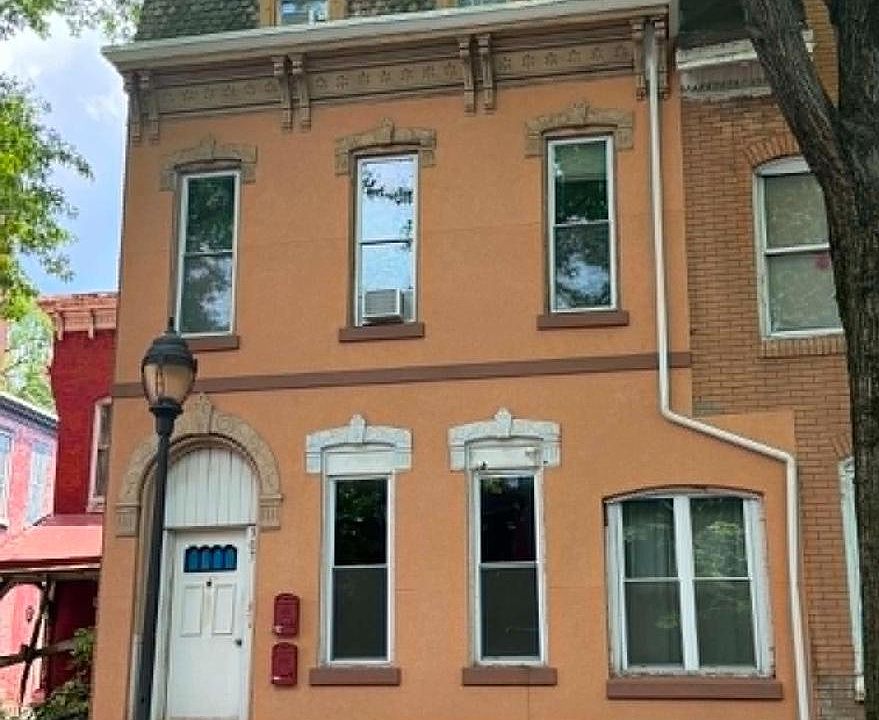 1st image of 307 S 6th St