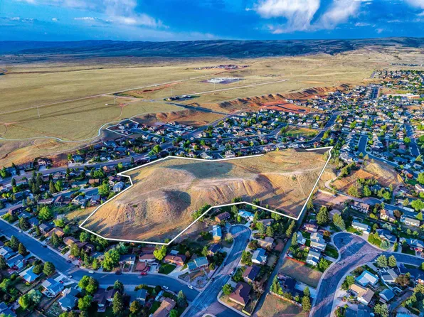 W Hill Rd, Laramie, WY 82072