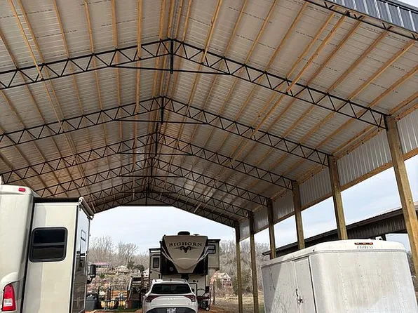 451 S River Front Dr, Clifton, TN 38425