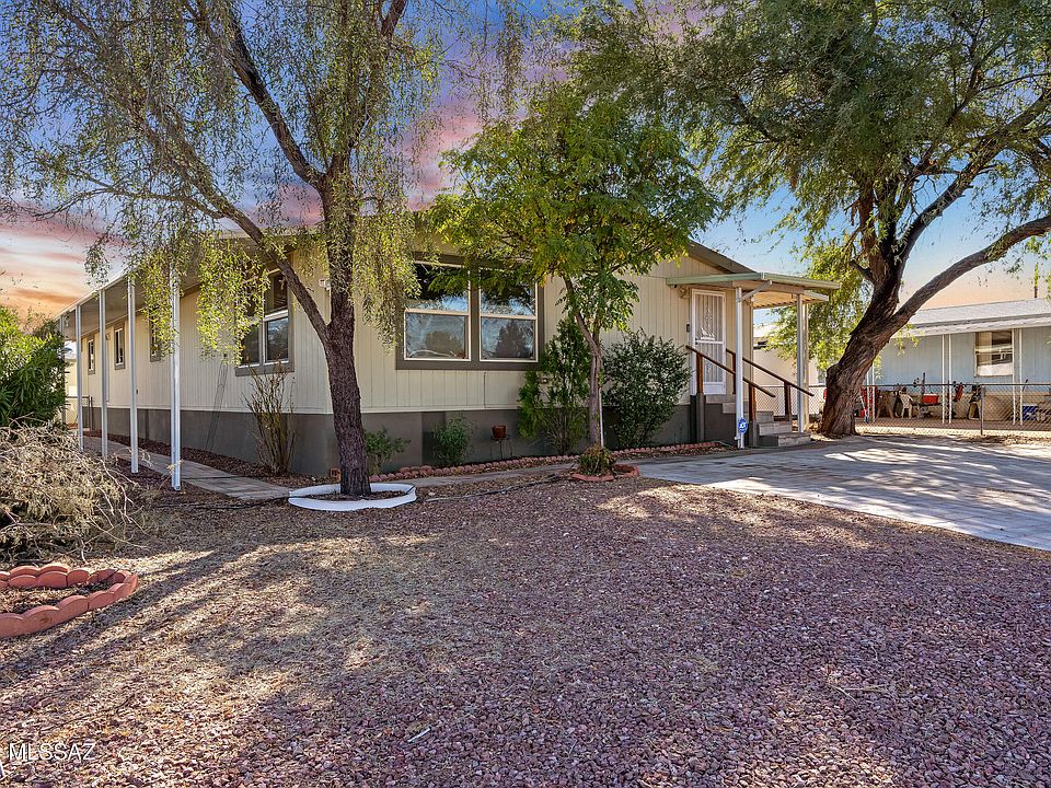 1st image of 4118 N Palm Grove Dr