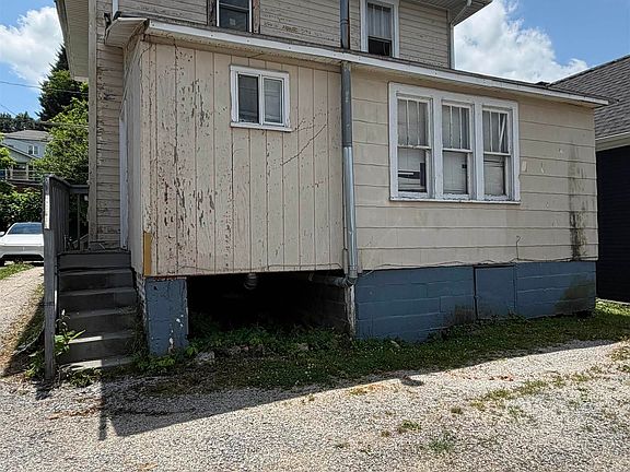 3rd image of 208 Dunkard Ave