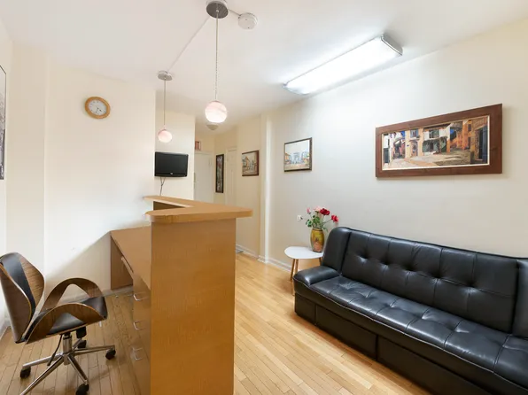 225 East 47th Street image 2 of 10
