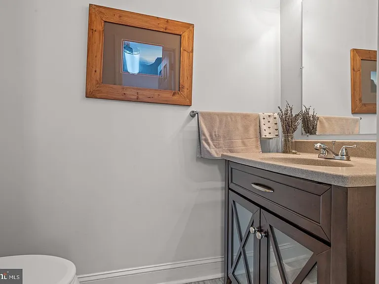 4637 Melrose St — Photo 22