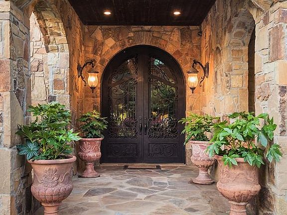 4th image of 748 Cimmaron Ct
