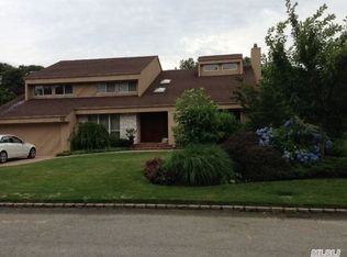 2 Presidential Dr E, Plainview, NY 11803
