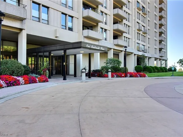 1 Bratenahl Pl Unit 105, Bratenahl, OH 44108