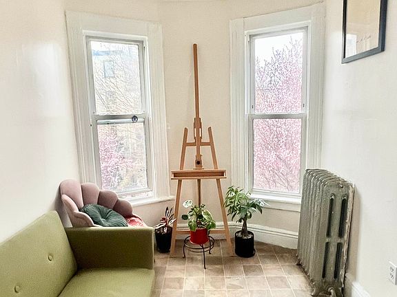5th image of 177 Bainbridge St #2