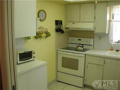 2nd image of 2671 Emory Dr E APT B