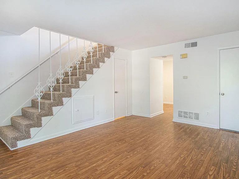 3267 Warringwood Dr — Photo 22