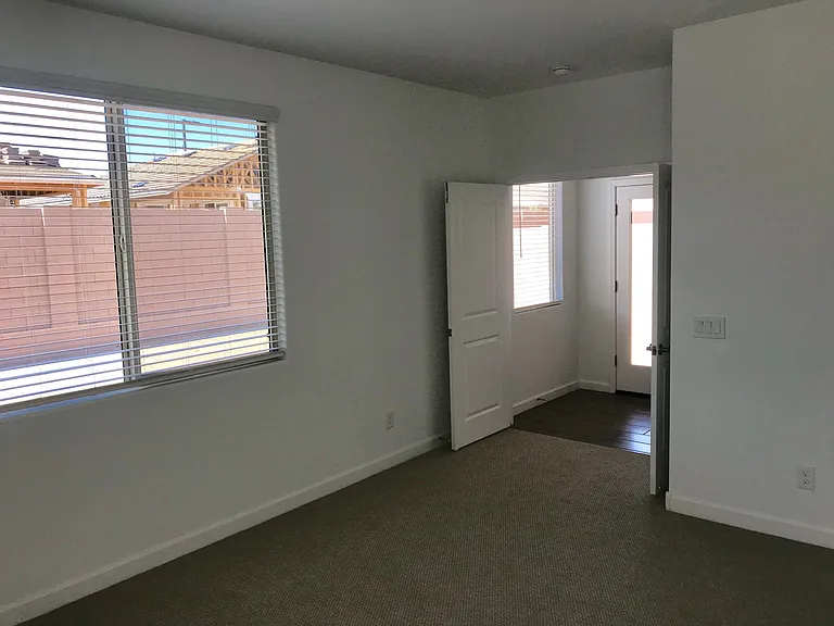 19740 W Madison St — Photo 5