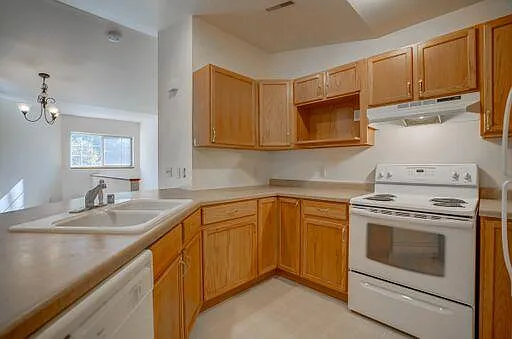 2825 Northridge Dr — Photo 7
