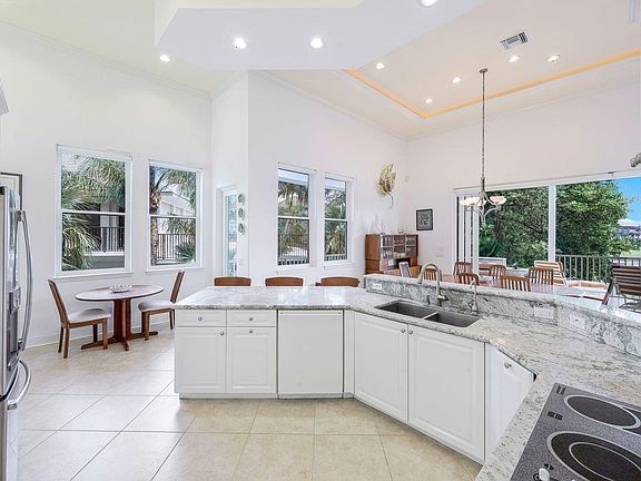 4th image of 861 Hideaway Cir W