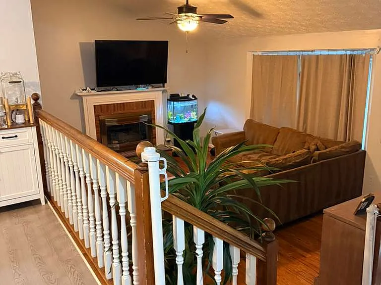 Stewart Dr — Photo 23