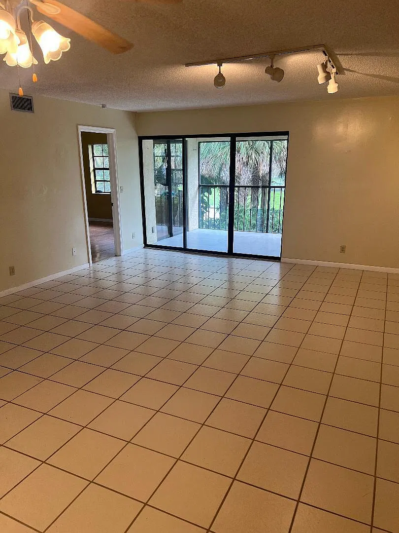 2 bed, 2.0 bath, 1170 sqft, $2,050 — Photo 3