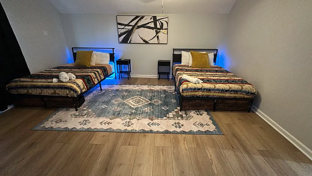 5 bed, 3000 sqft, $8,495 — Photo 1