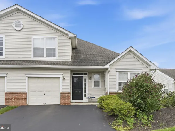 17 Lady Slipper Ln, Langhorne, PA 19047