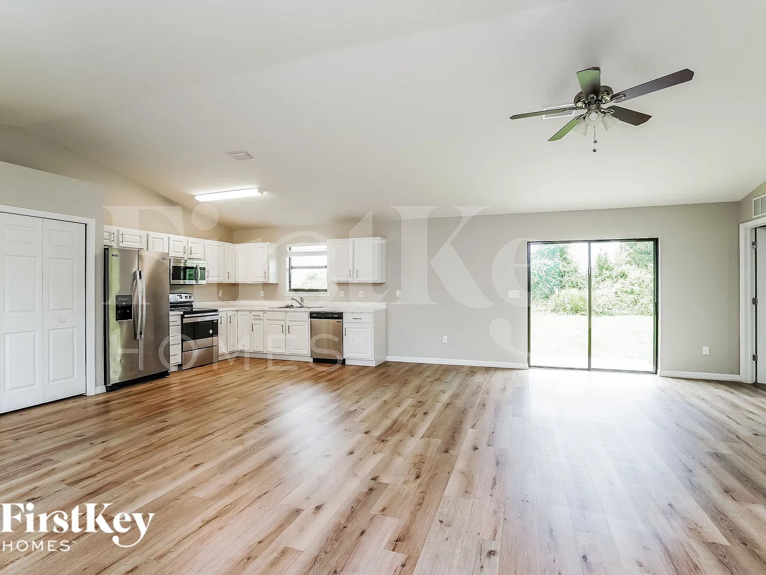4 bed, 2.0 bath, 1565 sqft, $1,700 — Photo 2