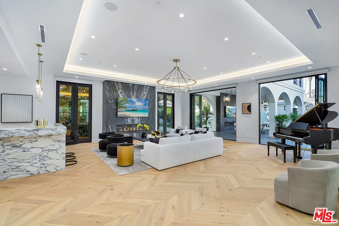 7 bed, 10.0 bath, 12600 sqft, $109,750 — Photo 4