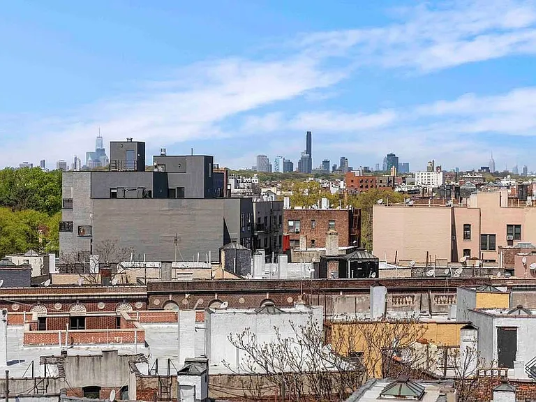 680 E 21st St #PHC — Photo 13