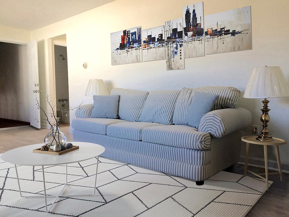 oversized living room, big enough for sofa set and pub table