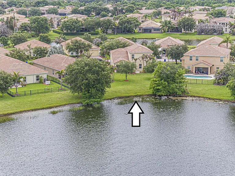 1750 Berkshire Cir SW — Photo 50