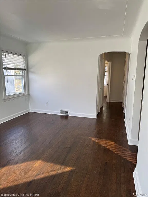 3 bed, 1.0 bath, 962 sqft, $2,300 — Photo 4