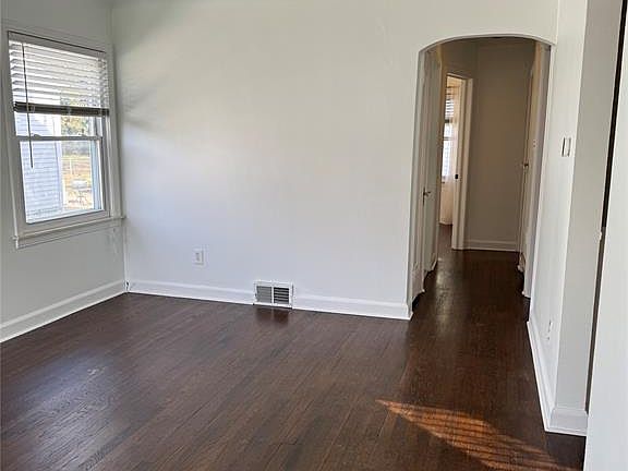 4th image of 740 W Maplehurst St