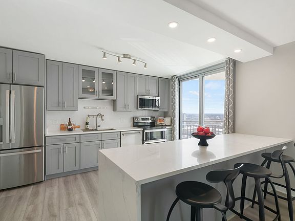 5th image of 6007 N Sheridan Rd APT 22K