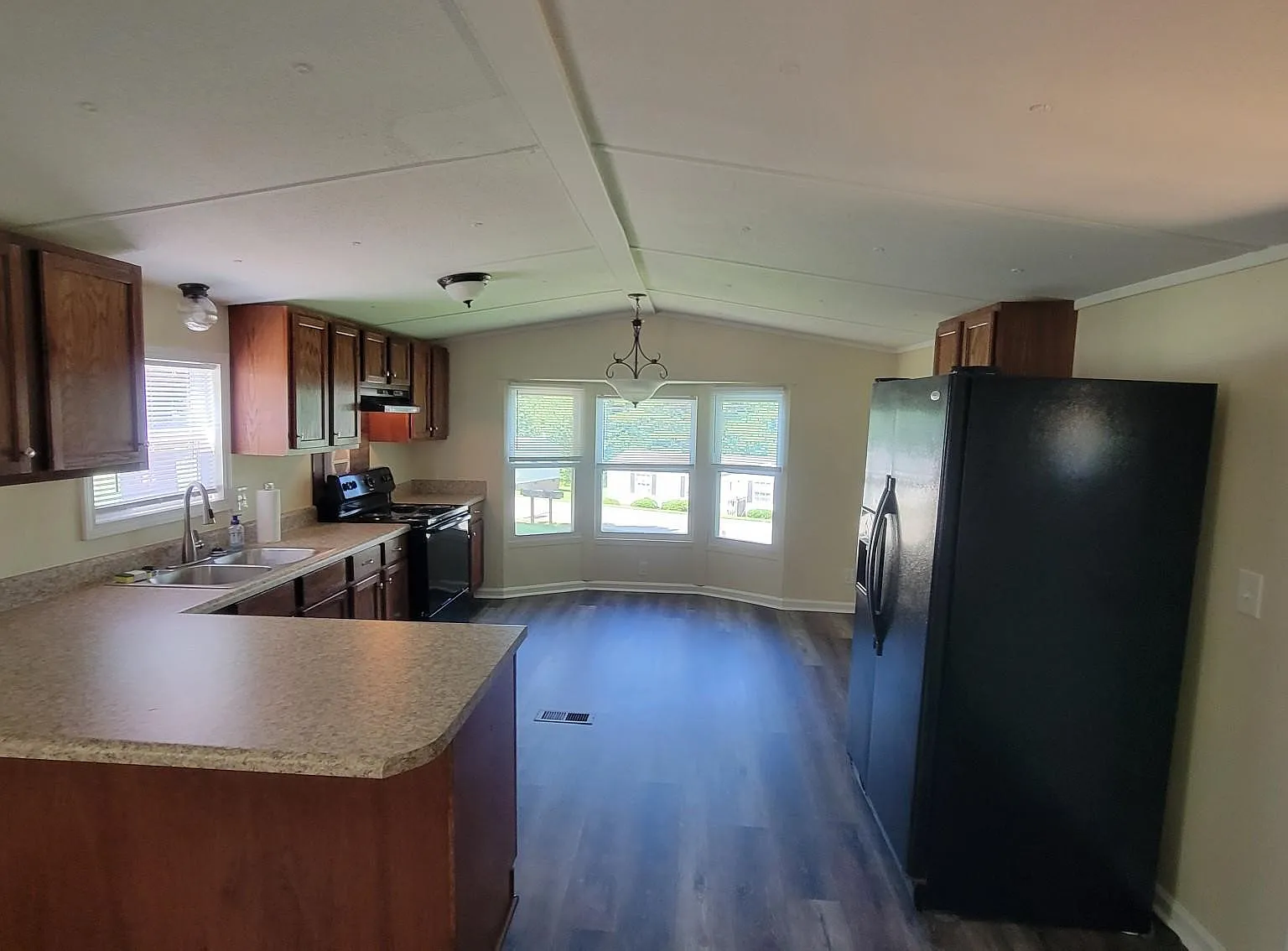 2 bed, $1,100 — Photo 4