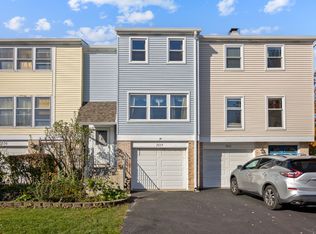 2034 Stanley Ct, Schaumburg, IL 60194