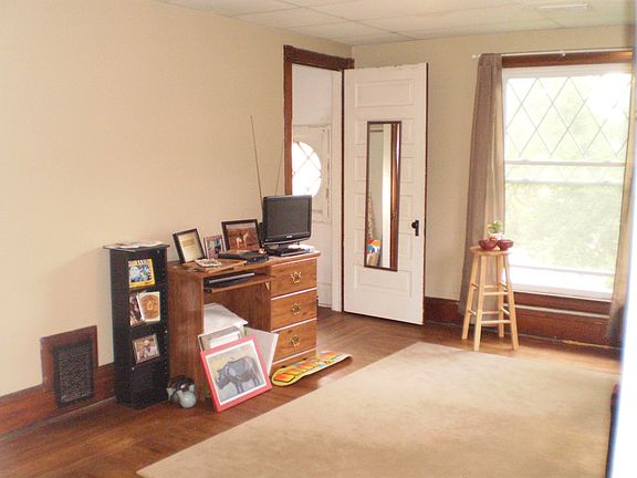 2nd image of 821 Tremont St #2