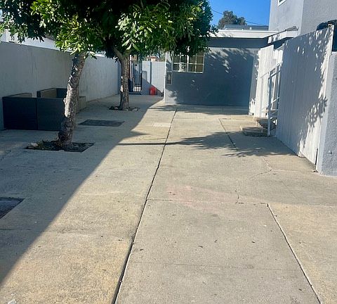5th image of 1022 El Camino Dr #B