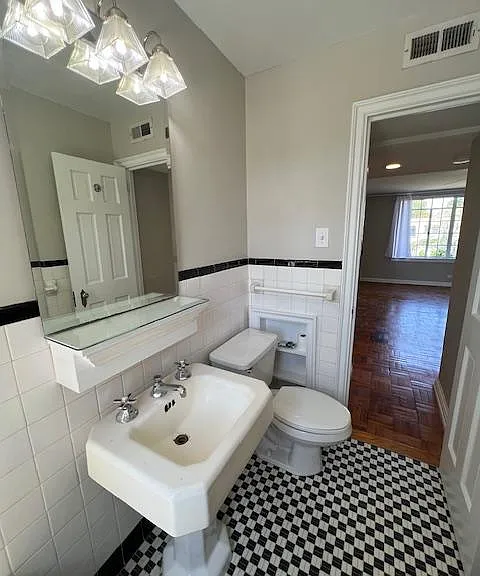 1700 N Elm St #K4 — Photo 11