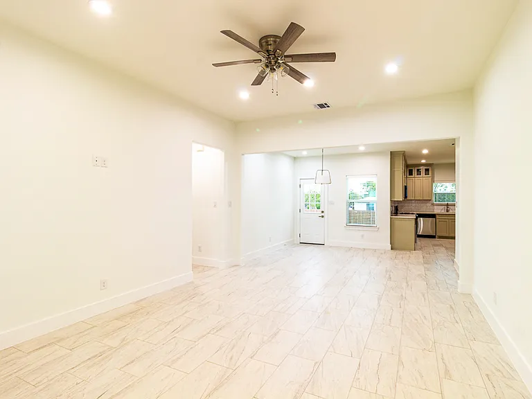 536 Highview Ct — Photo 4