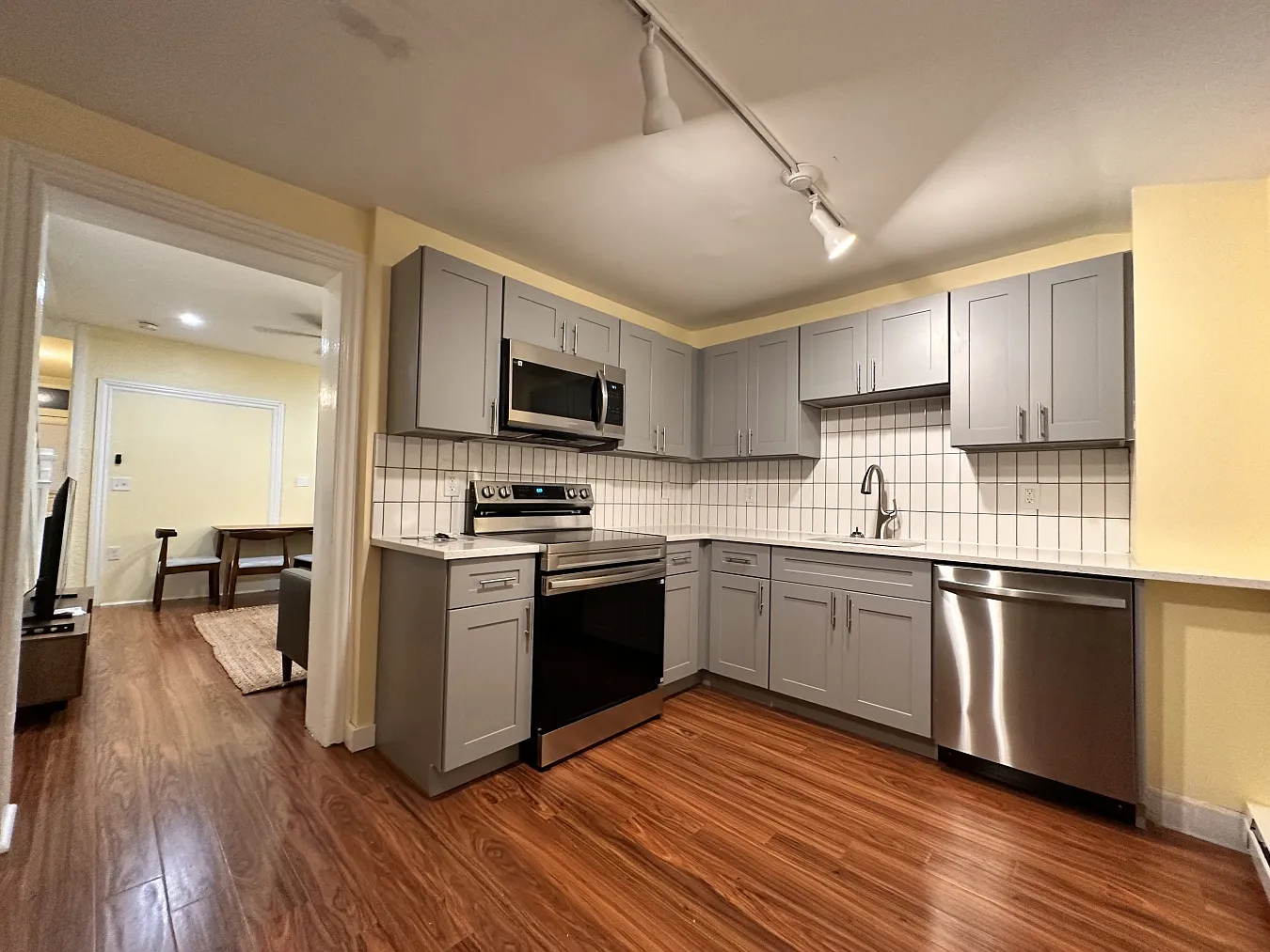 5 bed, 3.5 bath, 1650 sqft, $3,650 — Photo 2