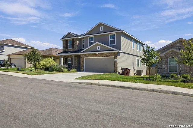 4 bed, 2.5 bath, 2513 sqft, $2,450 — Photo 4
